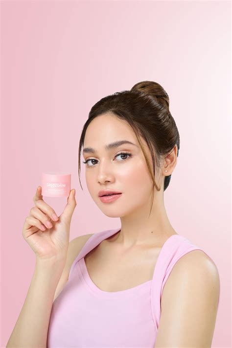 7 Rahasia Kulit Glowing ala Paket Skincare Viral