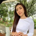 Pesona Cantik Yolla Yuliana: Atlet Voli yang Memikat Hati