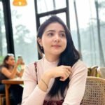 Pesona Cantik Bulan Sutena: Dari Bali ke Dunia Maya dengan Suara Emas dan Gaya Memikat