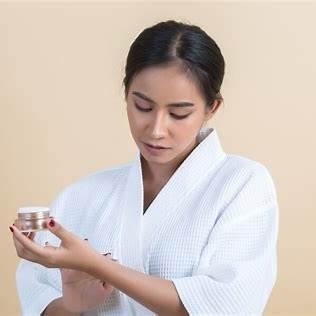 Tips Menghindari Ketergantungan Krim Dokter